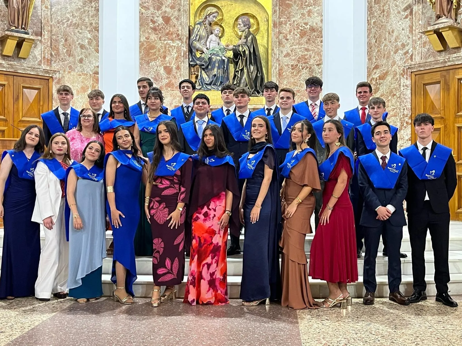 Foto 2 - Emotiva despedida en Maristas: los alumnos de 2&ordm; de Bachillerato celebran su graduaci&oacute;n