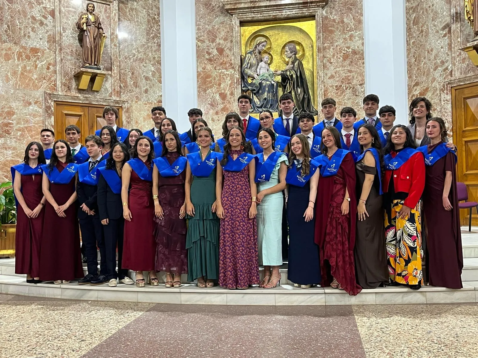 Foto 3 - Emotiva despedida en Maristas: los alumnos de 2&ordm; de Bachillerato celebran su graduaci&oacute;n