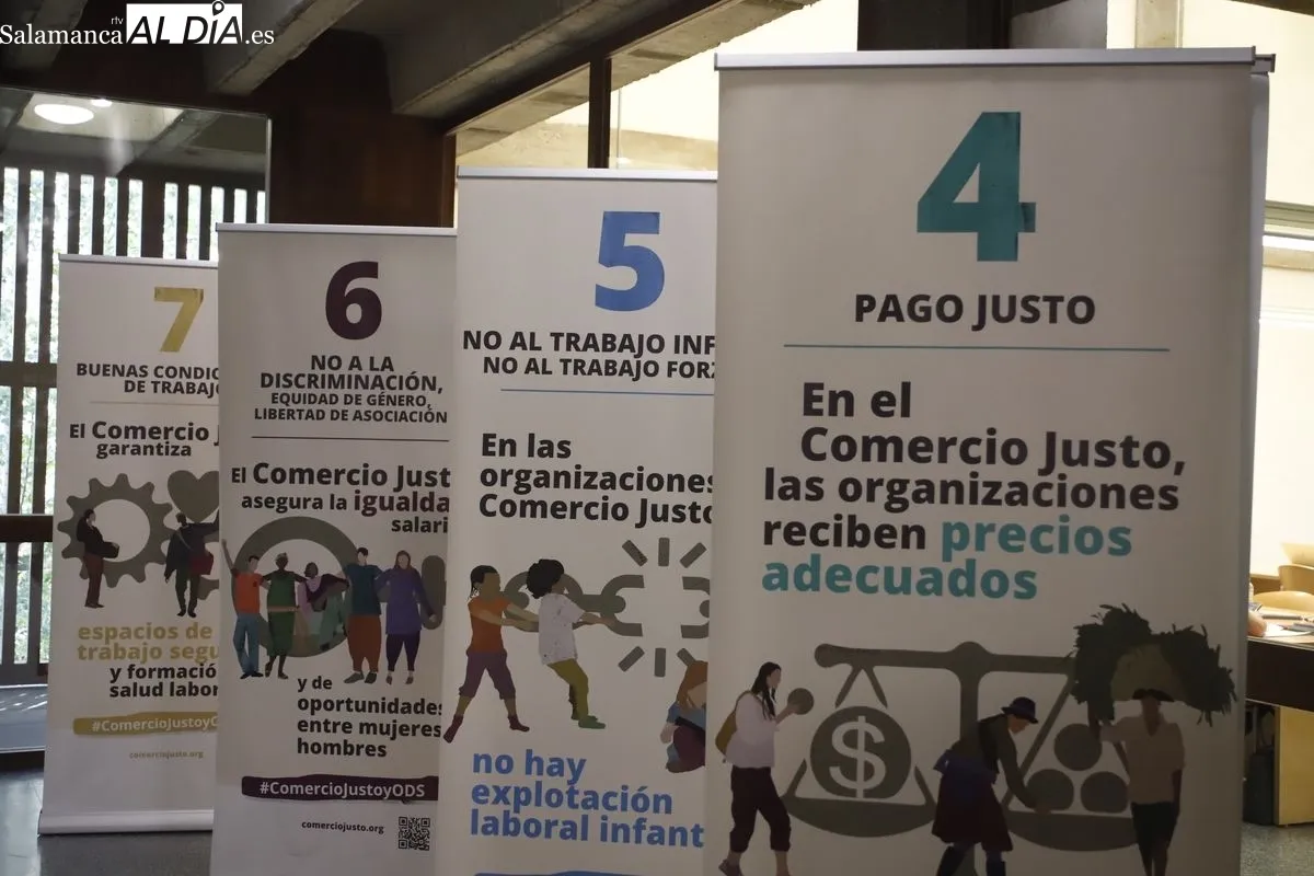 Exposición “El Comercio Justo y los Objetivos de Desarrollo Sostenible” en la Biblioteca Abraham Zacut. Foto de Ángel Puma