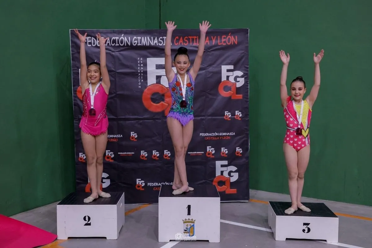 Las deportistas del Club Rítmica Salamanca brillaron en el Campeonato de Castilla y León y la Liga Autonómica. Foto de Alberto Guervós