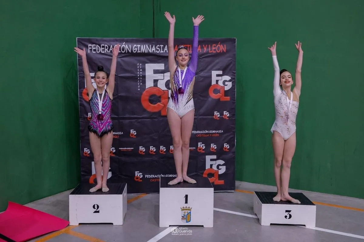 Las deportistas del Club Rítmica Salamanca brillaron en el Campeonato de Castilla y León y la Liga Autonómica. Foto de Alberto Guervós