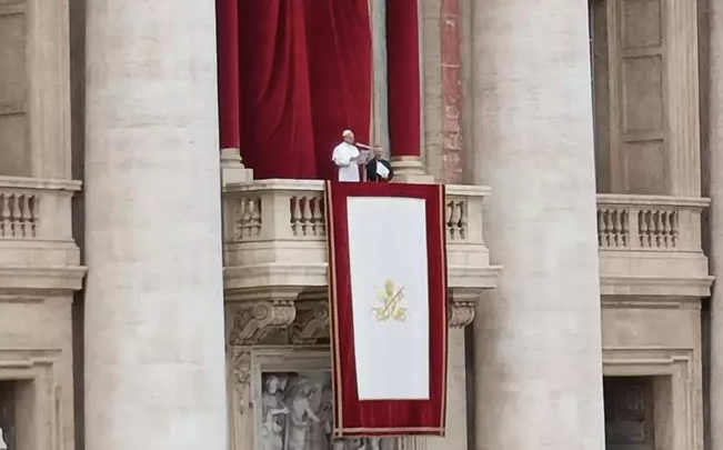 León XIV pide el cese inmediato del fuego en Gaza y Ucrania en su primer Regina Caeli