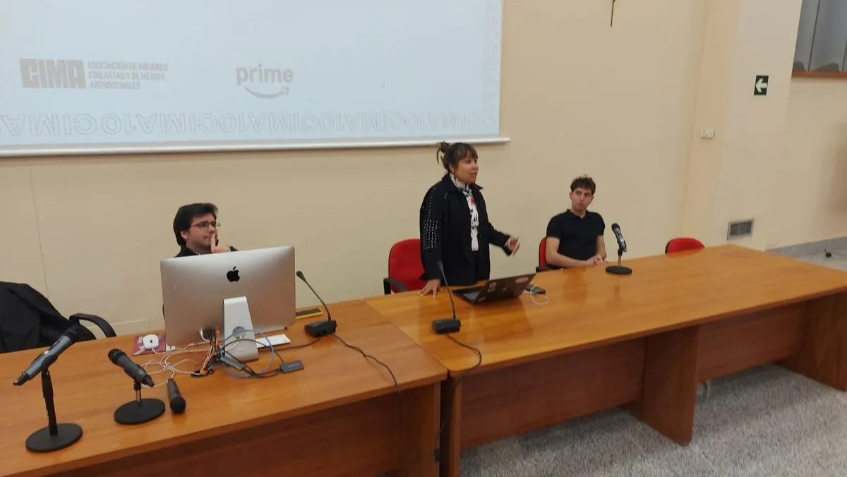 La Facultad de Comunicación de la Universidad Pontificia de Salamanca ha acogido la presentación de los ocho cortometrajes premiados en CIMA10 y un coloquio