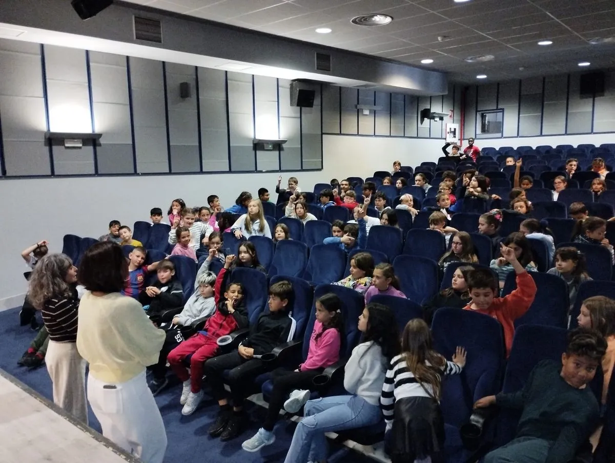 Foto 3 - Mayores y ni&ntilde;os protagonizan el inicio de la programaci&oacute;n que rinde homenaje a Carmen Mart&iacute;n Gaite en Santa Marta
