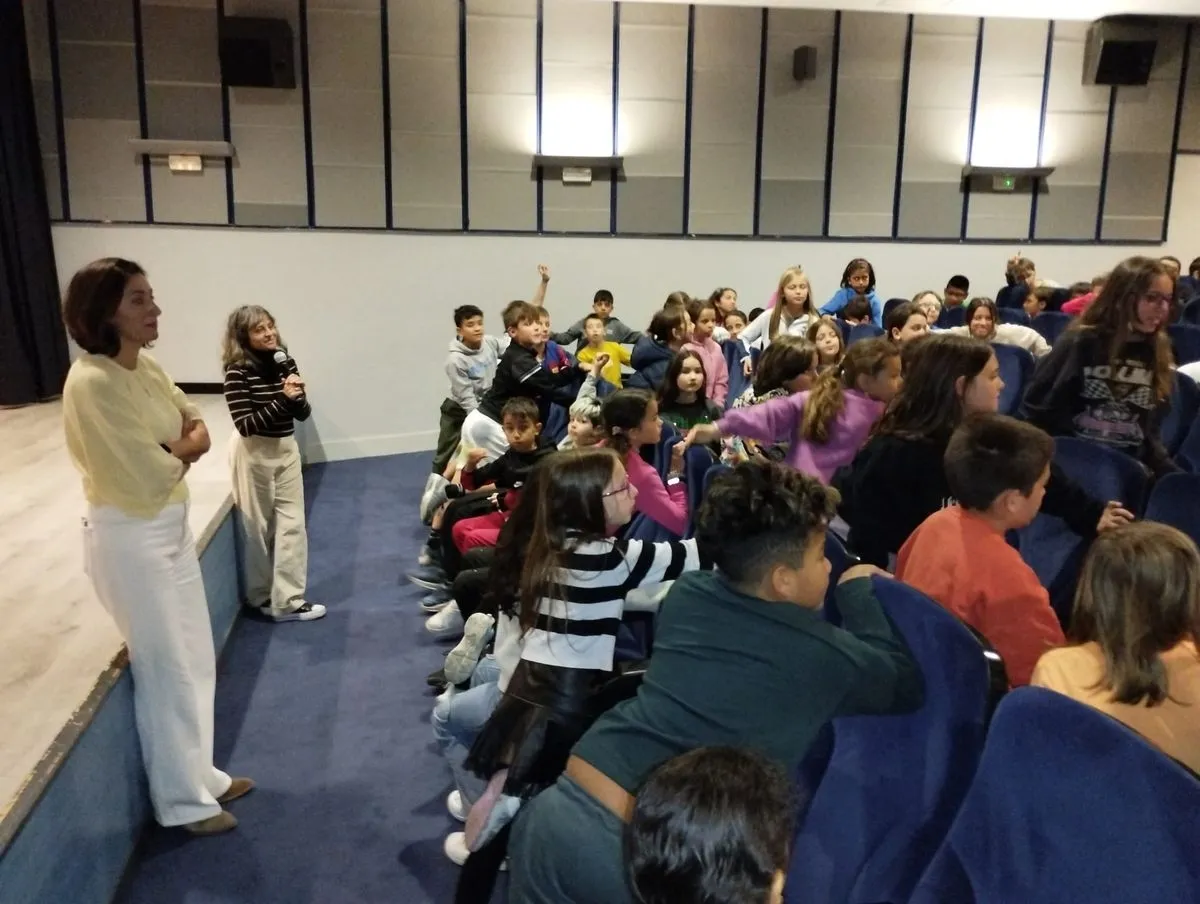 Foto 2 - Mayores y ni&ntilde;os protagonizan el inicio de la programaci&oacute;n que rinde homenaje a Carmen Mart&iacute;n Gaite en Santa Marta
