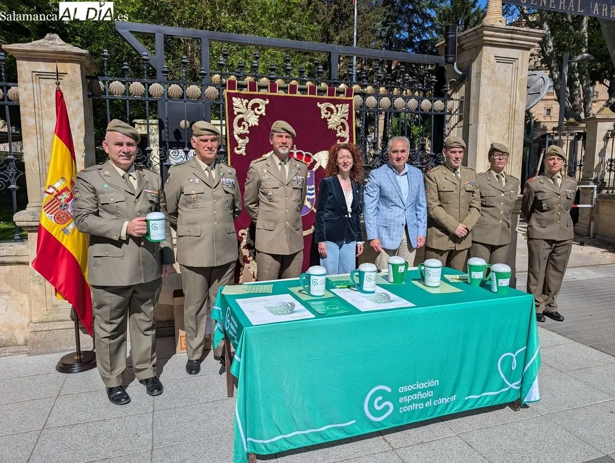Cuestación de la Asociación Española contra el Cáncer (AECC) en Salamanca. Foto de David Sañudo