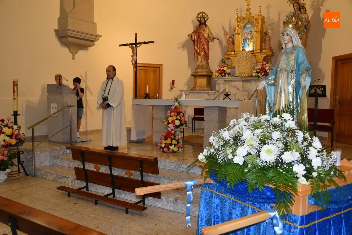 Foto 3 - La Virgen de la Medalla Milagrosa estrena carroza en su ampliado trayecto por las calles