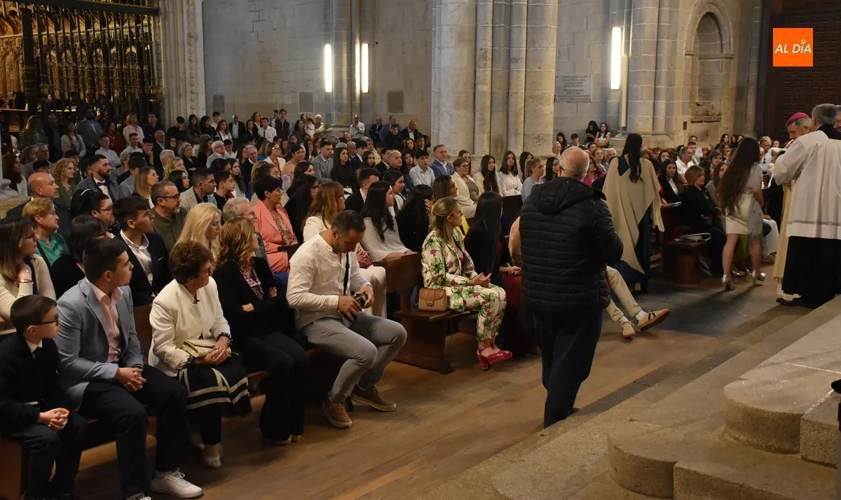 Foto 2 - 47 j&oacute;venes se confirman de forma conjunta en la Catedral de Ciudad Rodrigo
