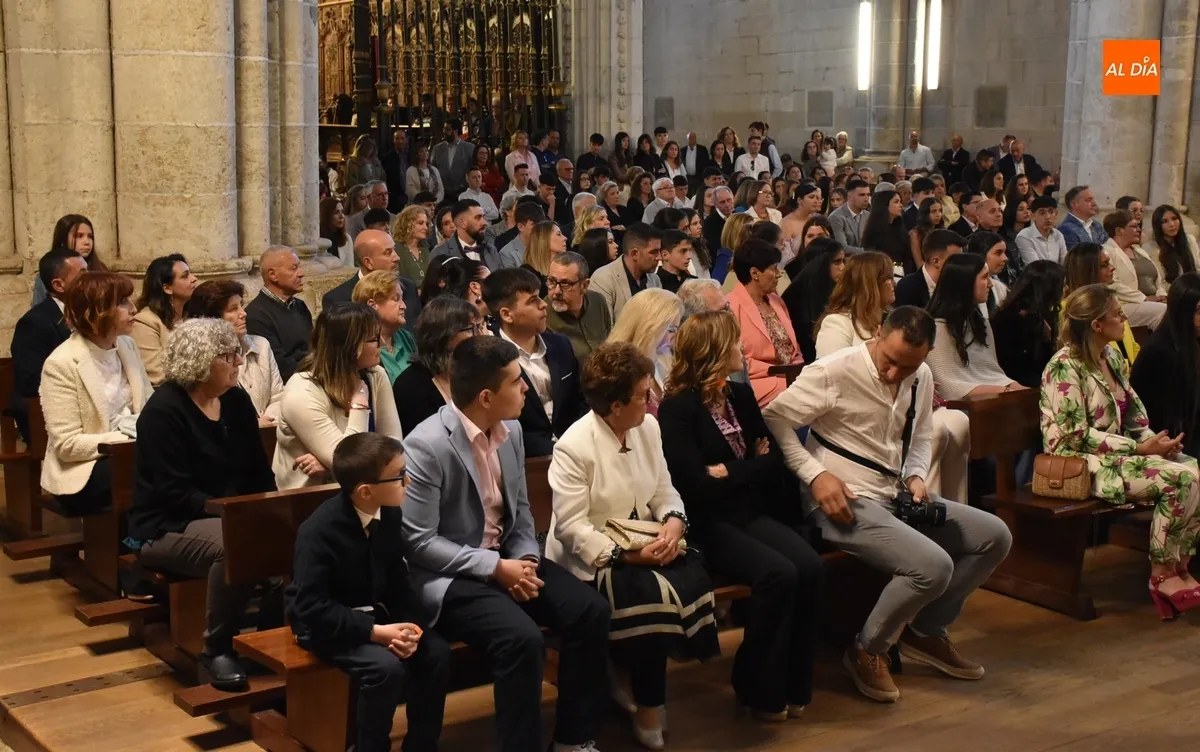 Foto 3 - 47 j&oacute;venes se confirman de forma conjunta en la Catedral de Ciudad Rodrigo