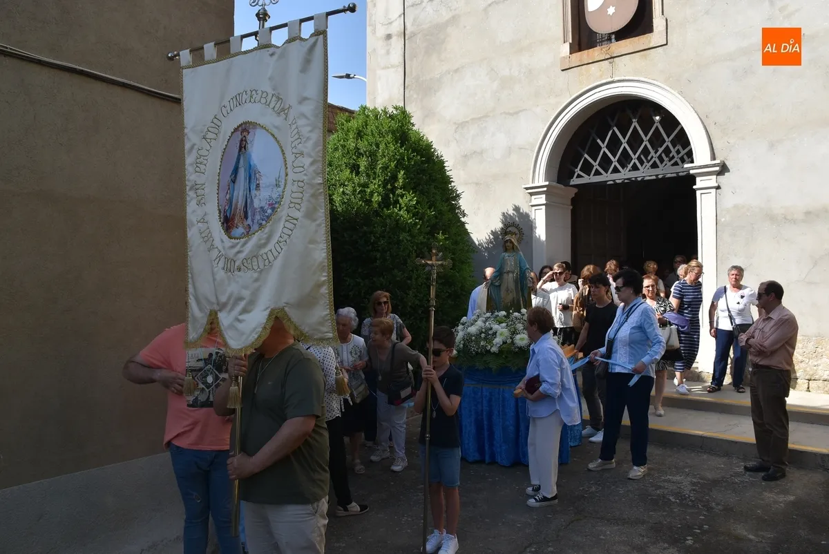 Foto 10 - La Virgen de la Medalla Milagrosa estrena carroza en su ampliado trayecto por las calles