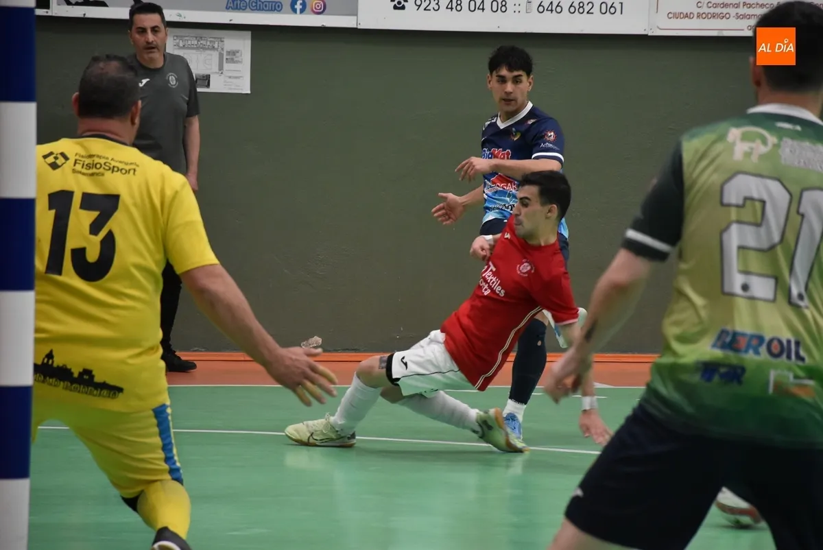Foto 3 - El III Senior asegura la 5&ordf; plaza en un partido que bien pudo sentenciar antes del &uacute;ltimo minuto