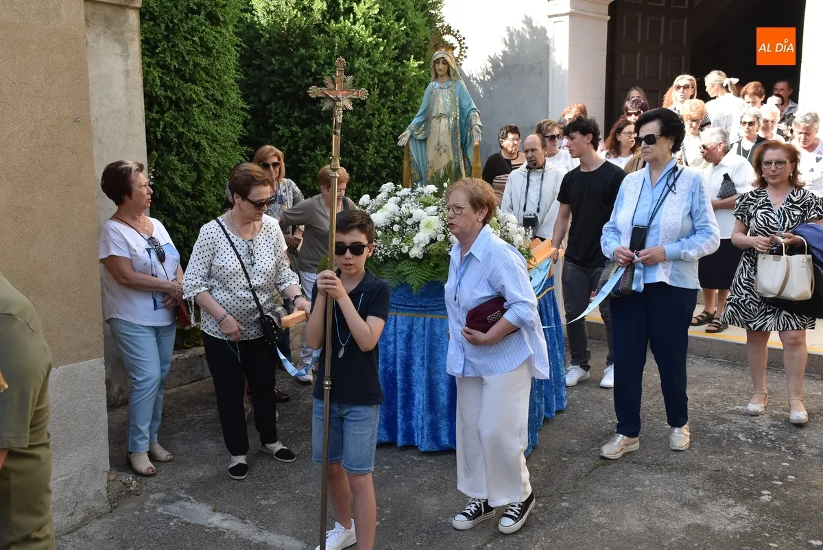 Foto 11 - La Virgen de la Medalla Milagrosa estrena carroza en su ampliado trayecto por las calles