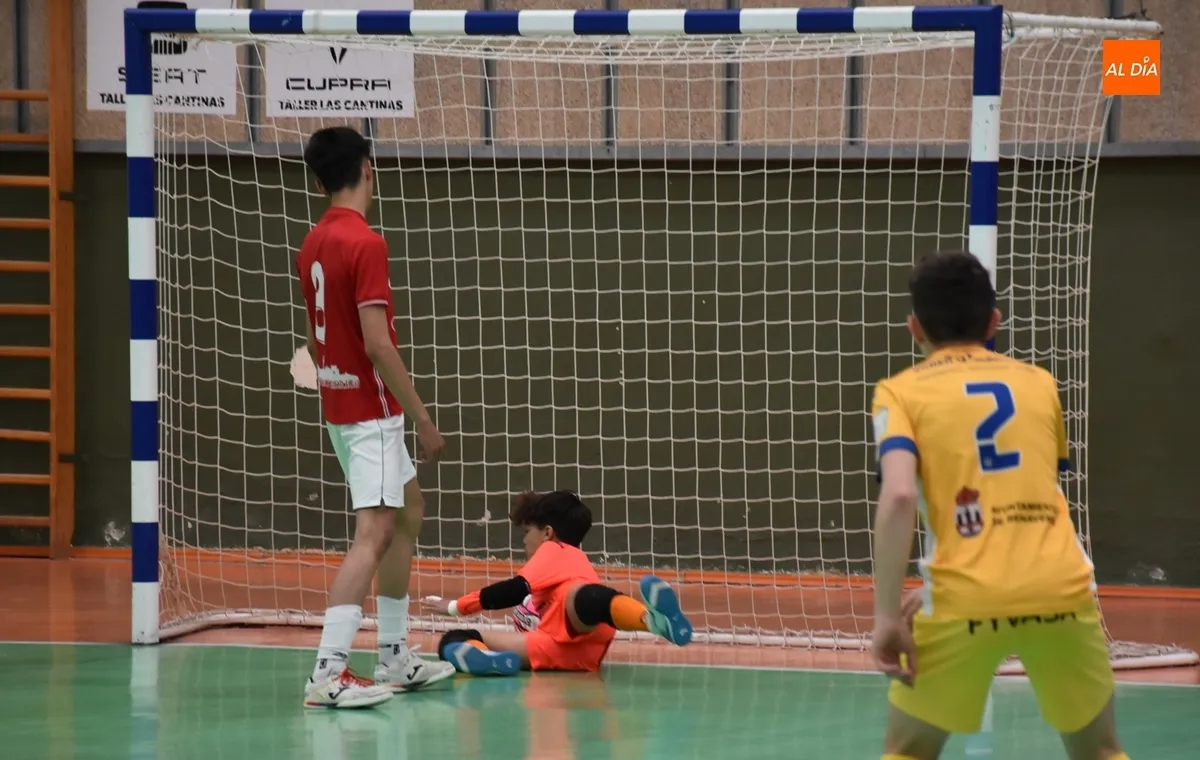 Foto 3 - Trabajada victoria ante Benavente del III Infantil, que acumula 17 victorias seguidas