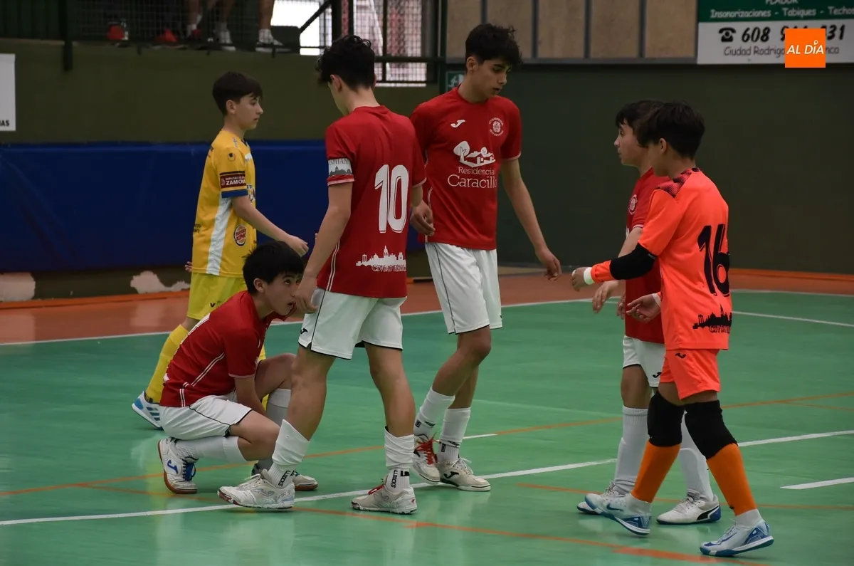 Foto 9 - Trabajada victoria ante Benavente del III Infantil, que acumula 17 victorias seguidas