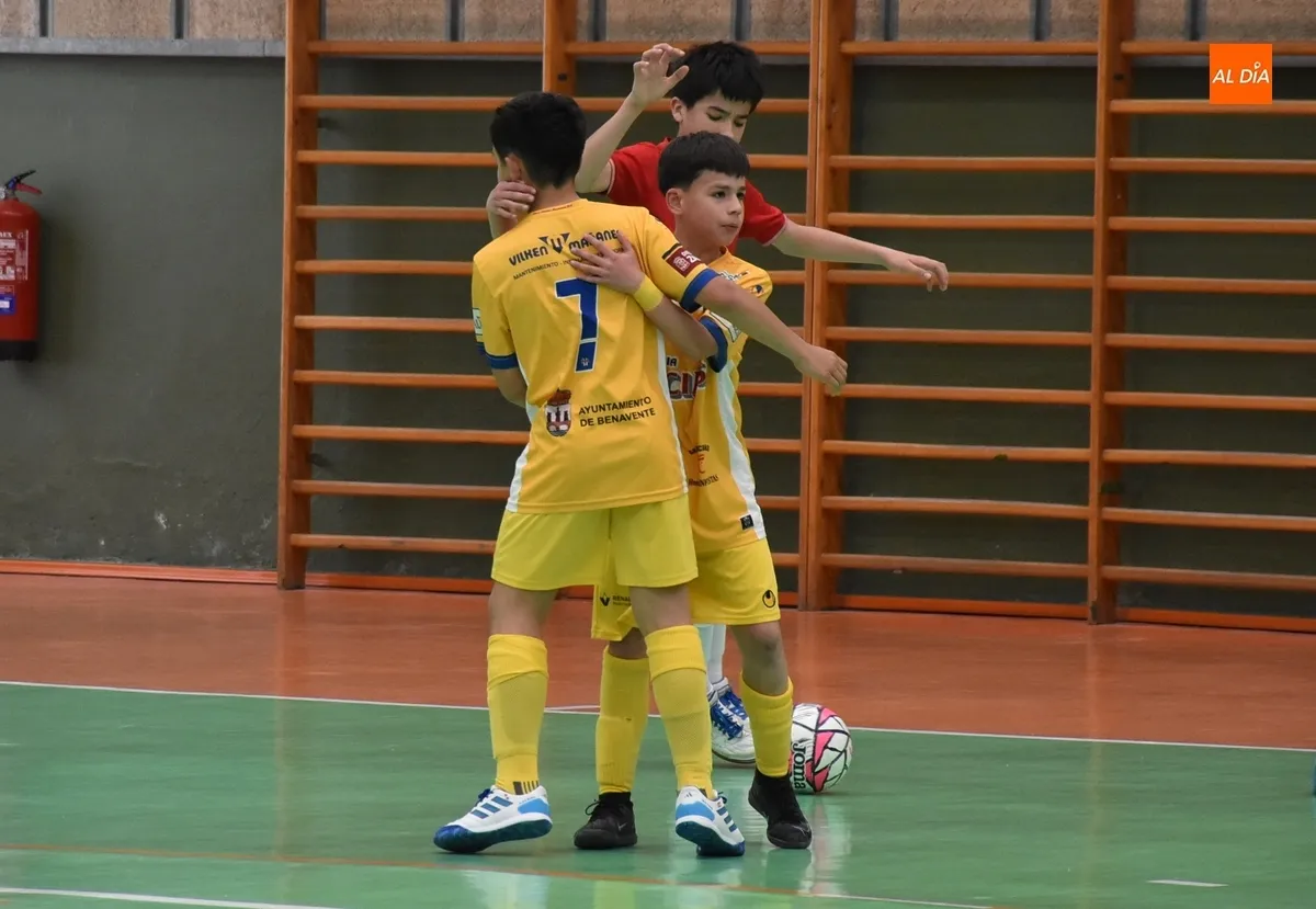 Foto 11 - Trabajada victoria ante Benavente del III Infantil, que acumula 17 victorias seguidas