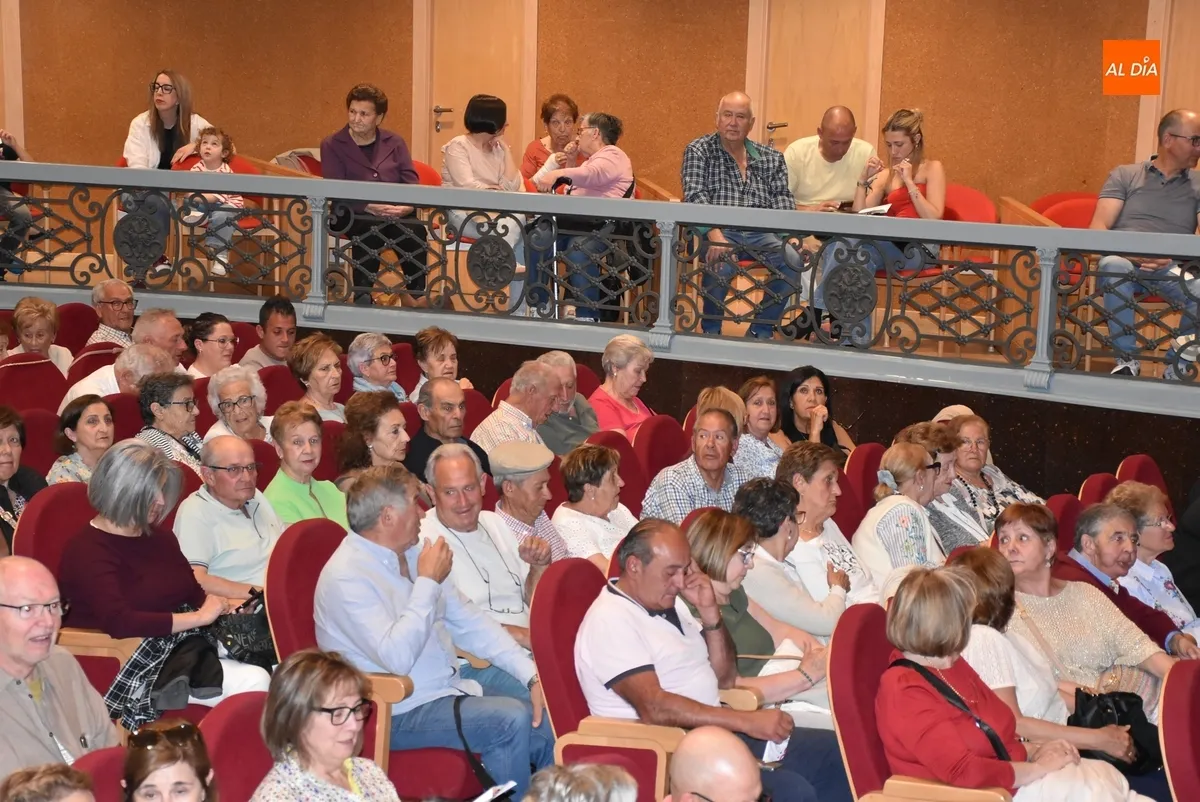 Foto 3 - Amplia asistencia al din&aacute;mico Encuentro de Corales por el 125 Aniversario del Teatro Nuevo