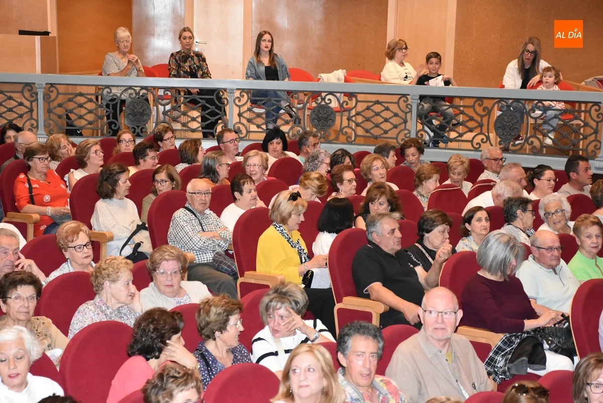 Foto 4 - Amplia asistencia al din&aacute;mico Encuentro de Corales por el 125 Aniversario del Teatro Nuevo