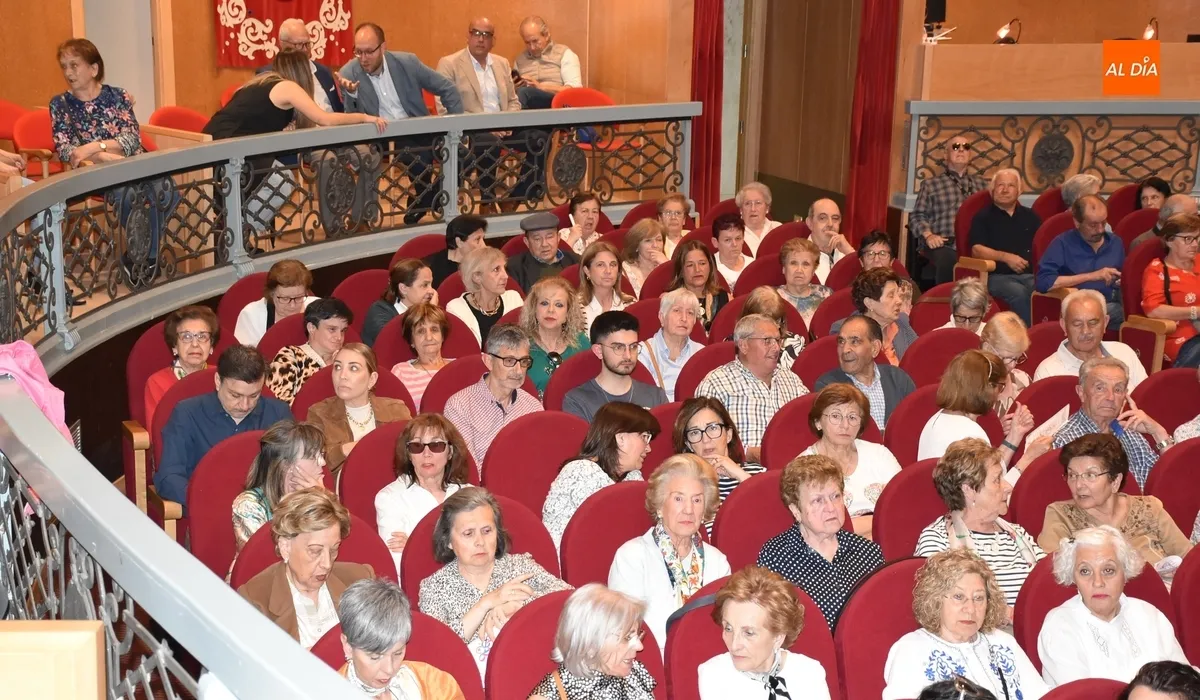 Foto 6 - Amplia asistencia al din&aacute;mico Encuentro de Corales por el 125 Aniversario del Teatro Nuevo