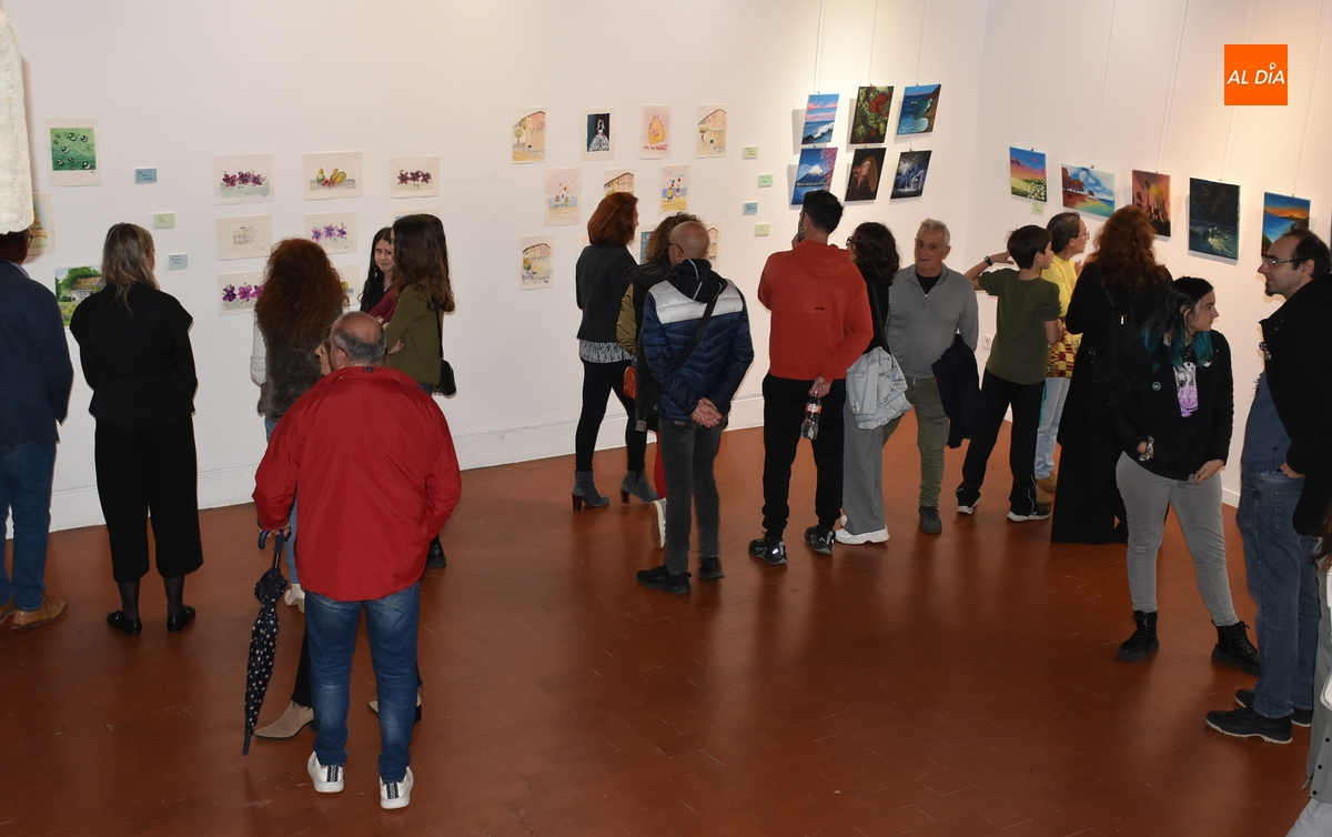 Los jóvenes alumnos de Pilar Rivero exponen sus creaciones pictóricas en la Casa de la Cultura