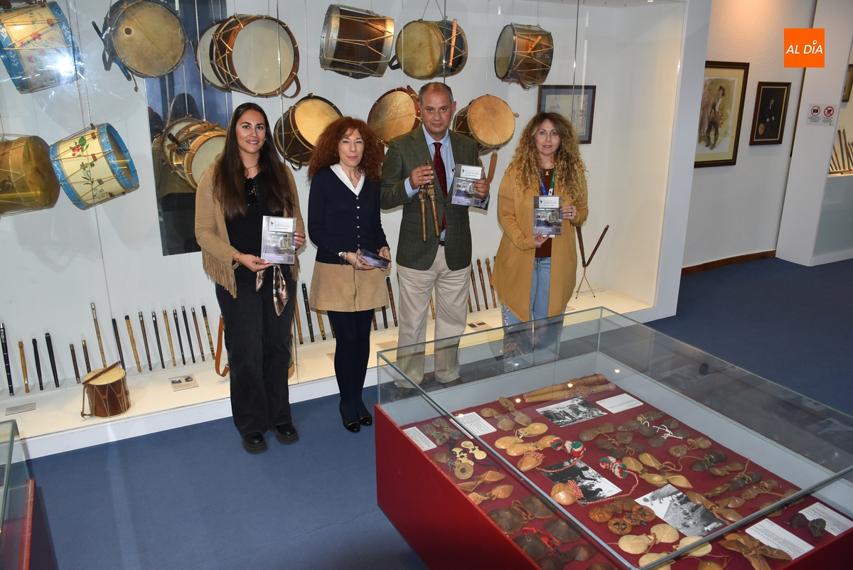 Editado un folleto del Museo del Tamborilero, que incorpora más palos de danzar