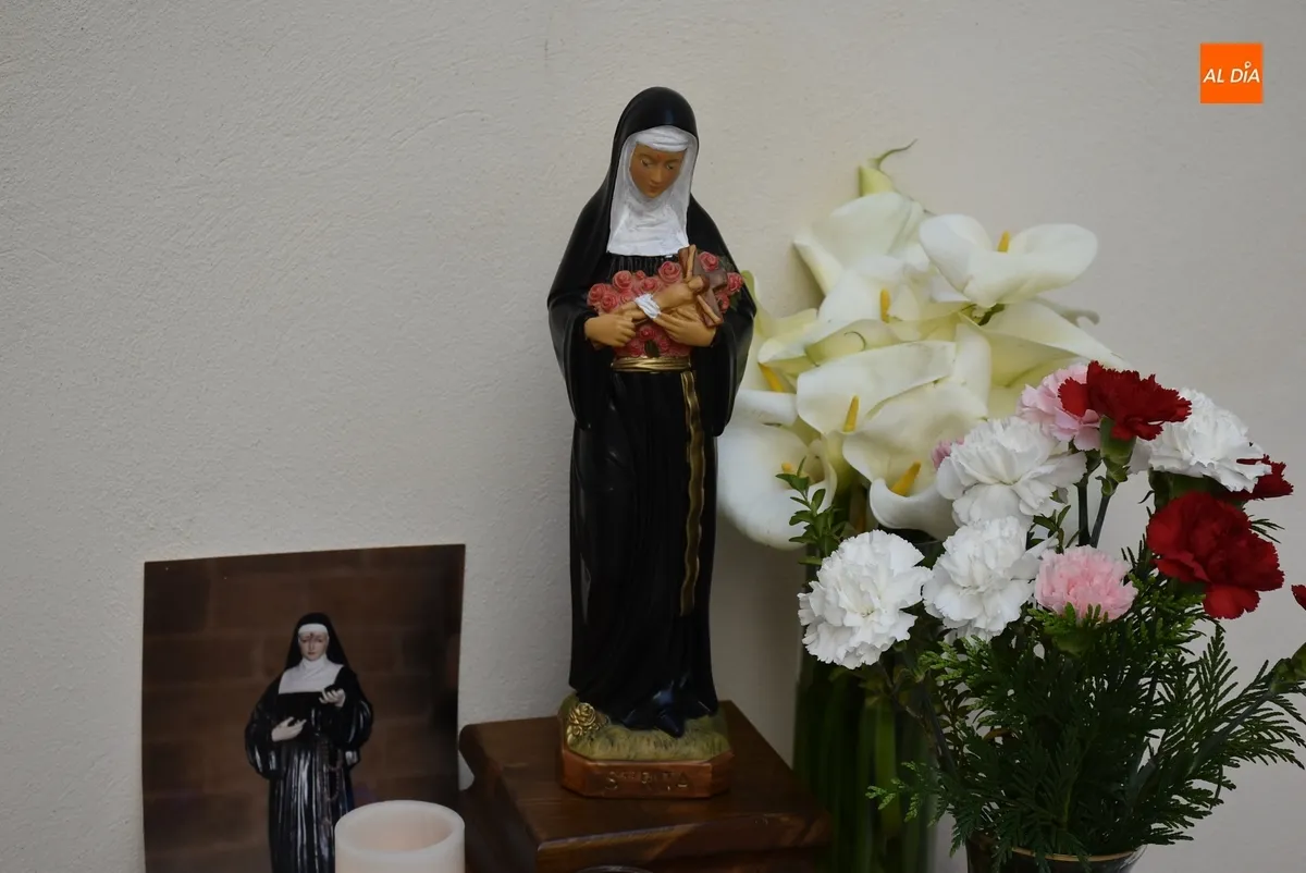 Foto 3 - Montado el cl&aacute;sico altar en honor a Santa Rita en las dependencias de la Casa Consistorial