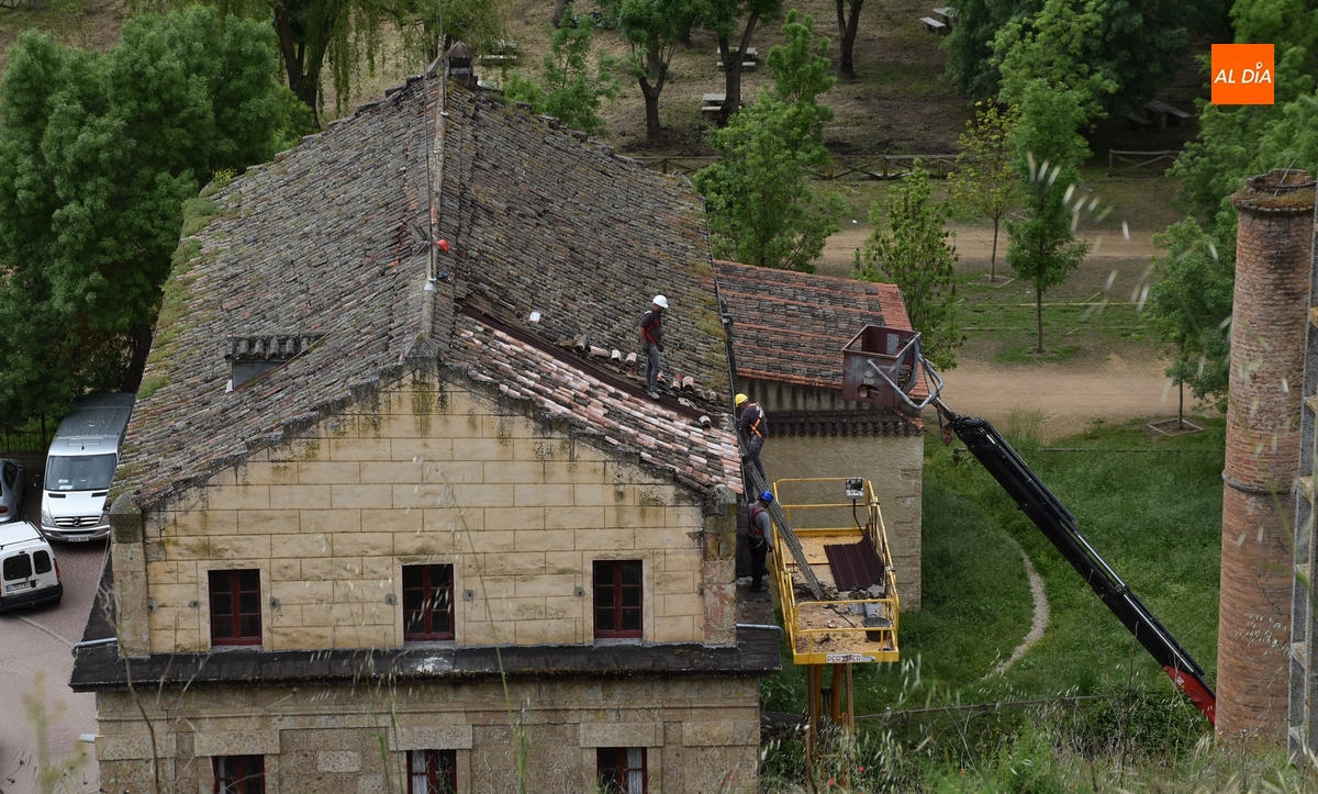 En marcha la reparación de urgencia de la cubierta de la antigua fábrica de La Concha