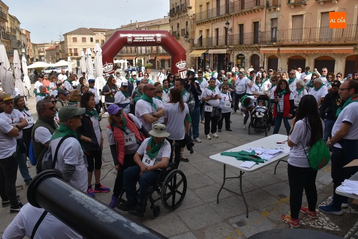 Foto 4 - 240 personas de variadas edades participan en el estreno de la Marcha por el Parkinson