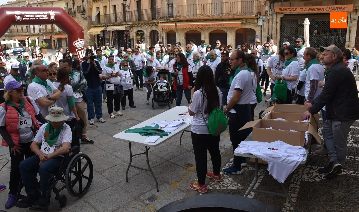 Foto 5 - 240 personas de variadas edades participan en el estreno de la Marcha por el Parkinson