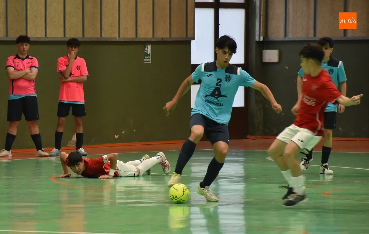 Foto 2 - El III Juvenil se queda cerca de puntuar ante Tierno Galv&aacute;n pero no le acompa&ntilde;a la suerte