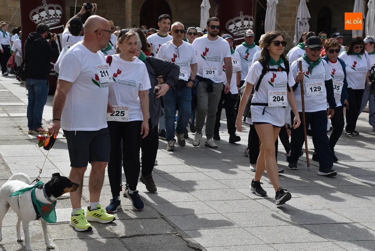 Foto 11 - 240 personas de variadas edades participan en el estreno de la Marcha por el Parkinson