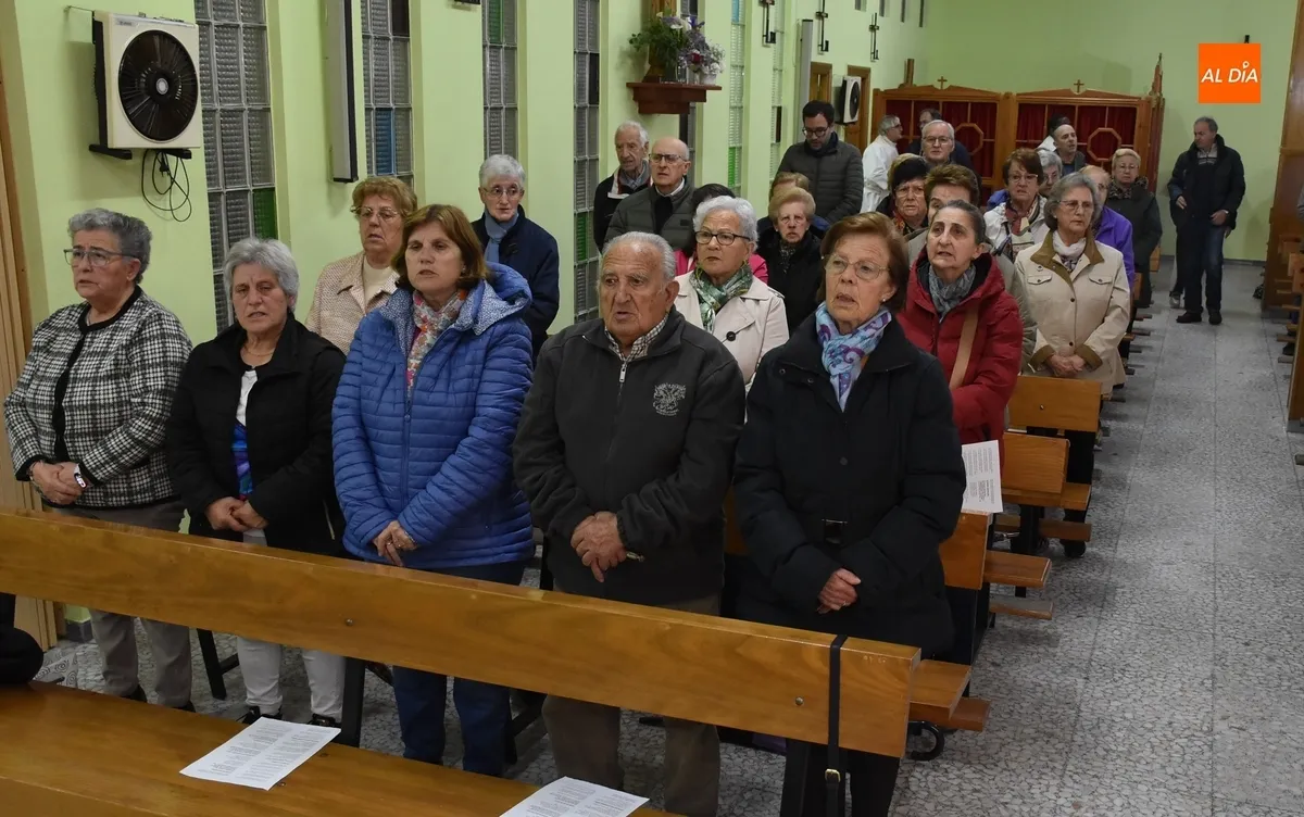 Foto 3 - Ampl&iacute;sima asistencia al d&iacute;a grande en honor a la Virgen de F&aacute;tima en su Parroquia