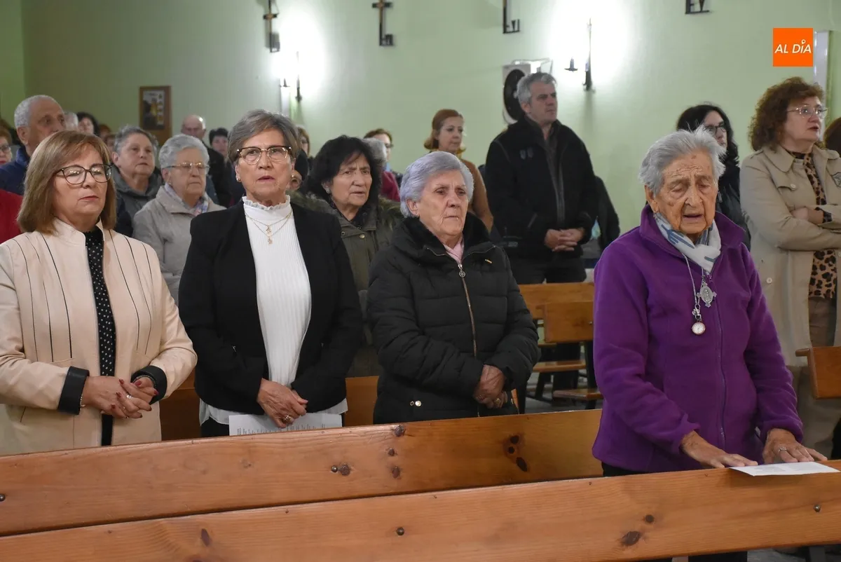 Foto 5 - Ampl&iacute;sima asistencia al d&iacute;a grande en honor a la Virgen de F&aacute;tima en su Parroquia