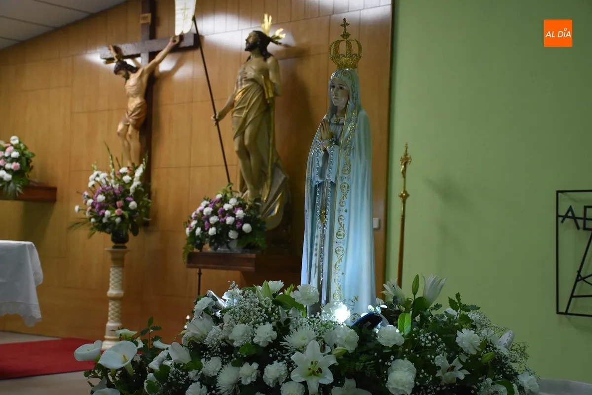 Foto 7 - Ampl&iacute;sima asistencia al d&iacute;a grande en honor a la Virgen de F&aacute;tima en su Parroquia