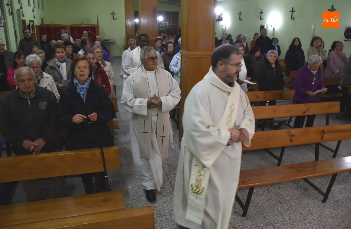 Foto 9 - Ampl&iacute;sima asistencia al d&iacute;a grande en honor a la Virgen de F&aacute;tima en su Parroquia