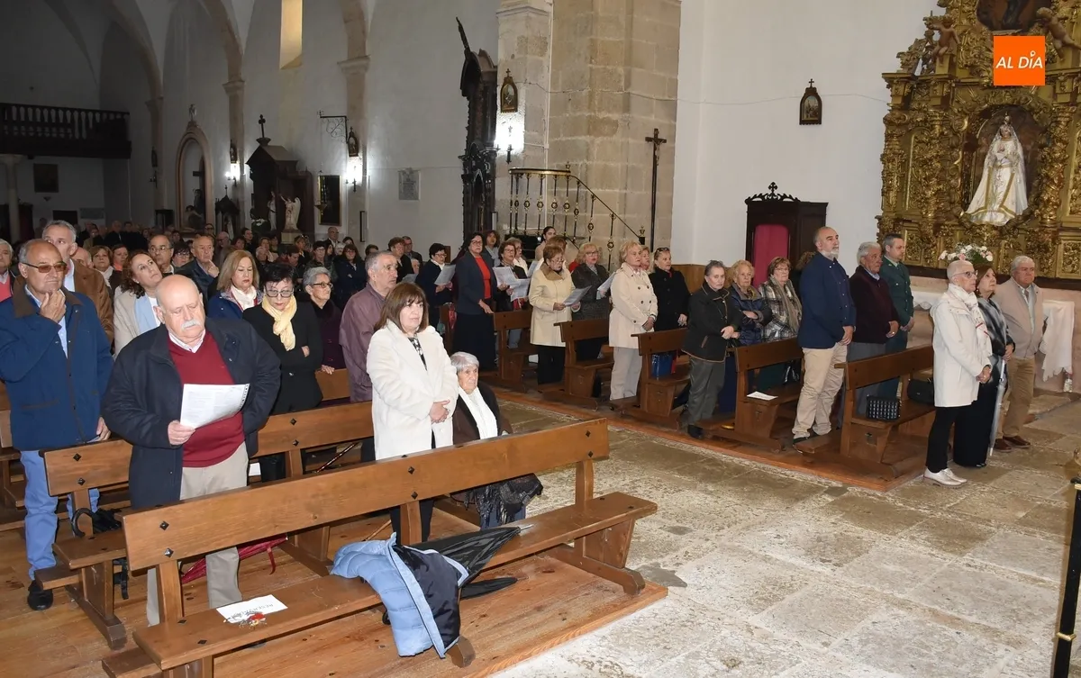 Foto 4 - El sol sale justo a tiempo en El Bod&oacute;n para acompa&ntilde;ar junto a numerosos fieles al Cristo de la Exaltaci&oacute;n