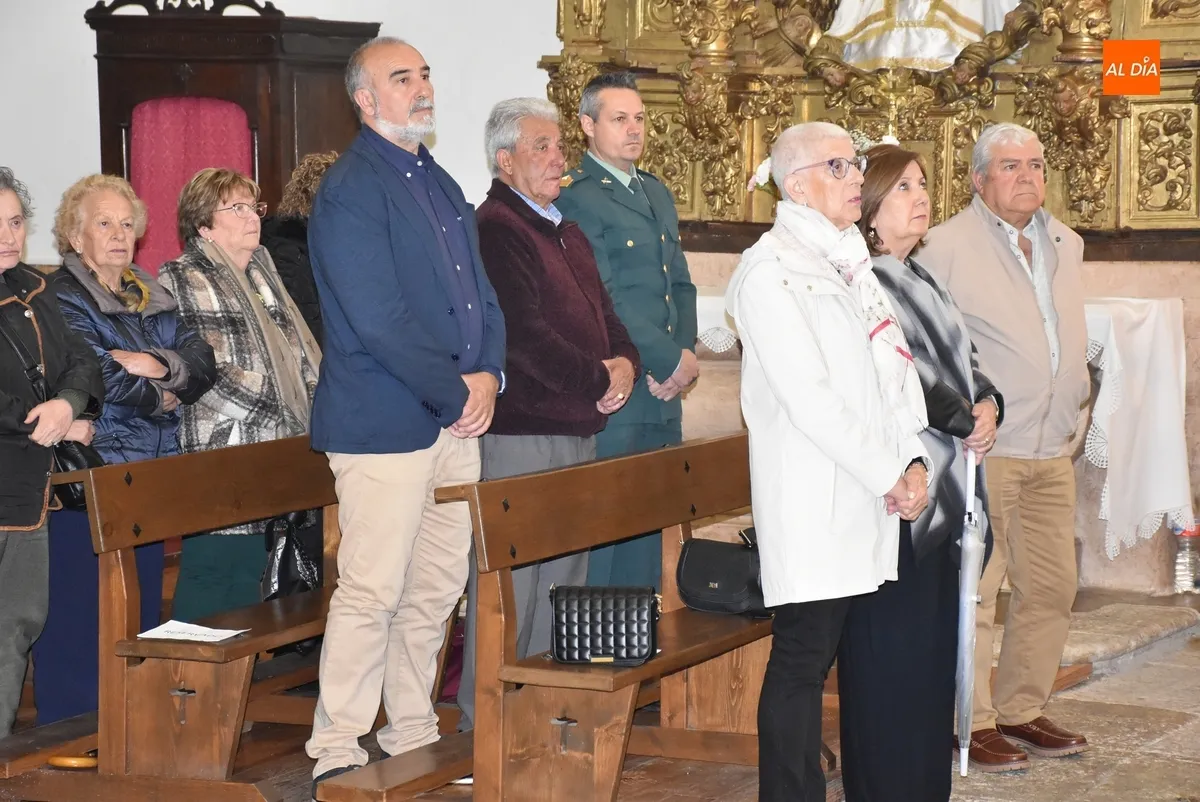 Foto 5 - El sol sale justo a tiempo en El Bod&oacute;n para acompa&ntilde;ar junto a numerosos fieles al Cristo de la Exaltaci&oacute;n