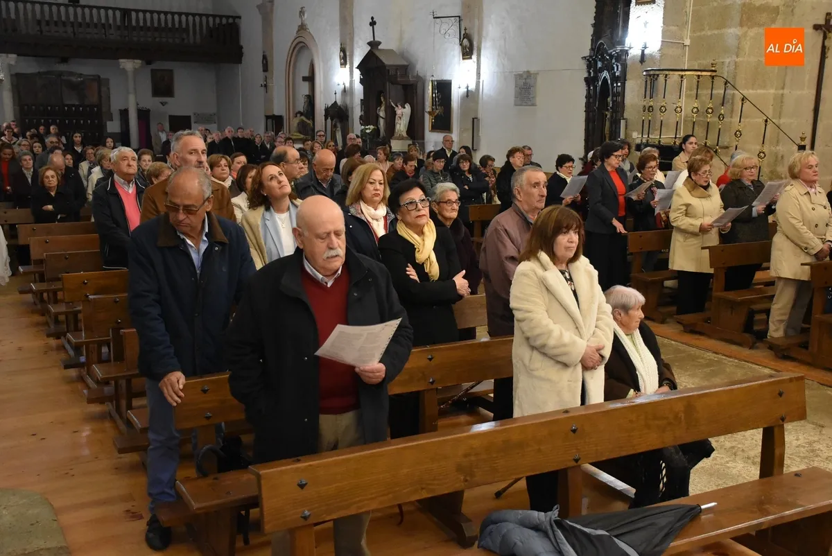 Foto 7 - El sol sale justo a tiempo en El Bod&oacute;n para acompa&ntilde;ar junto a numerosos fieles al Cristo de la Exaltaci&oacute;n