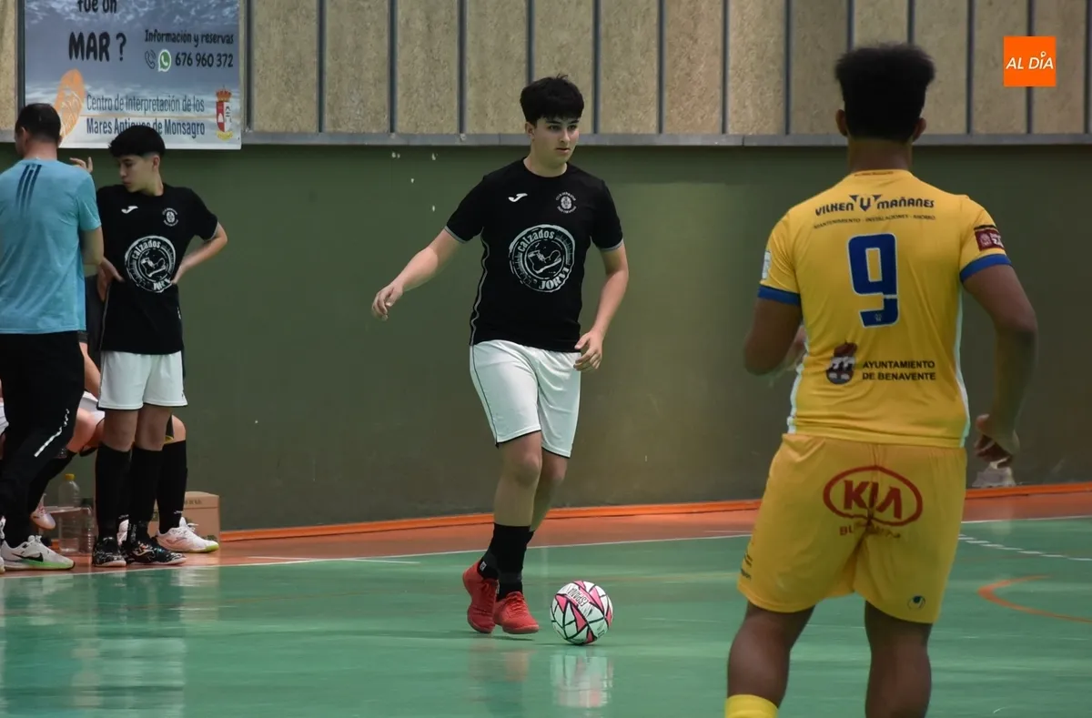 Foto 4 - El III Cadete se despide de su afici&oacute;n con victoria en un partido repleto de goles