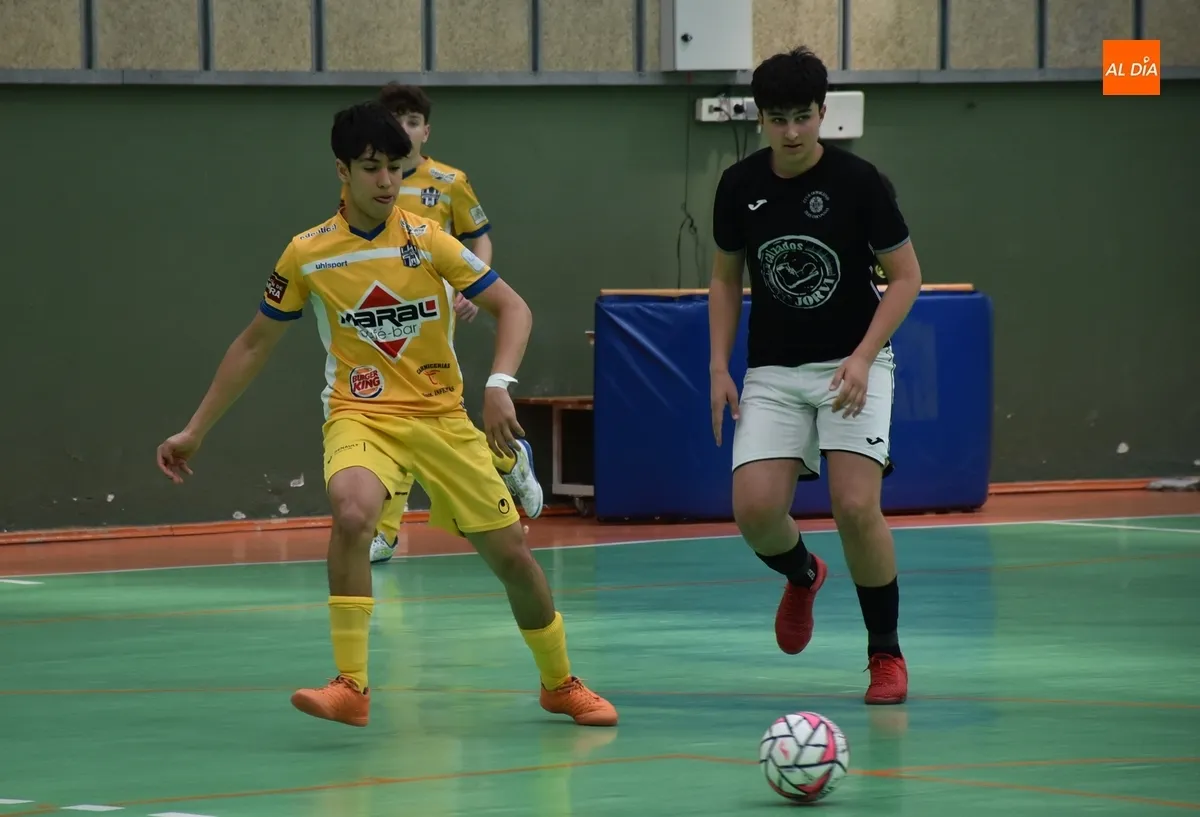 Foto 5 - El III Cadete se despide de su afici&oacute;n con victoria en un partido repleto de goles