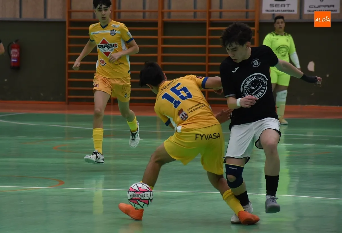 Foto 6 - El III Cadete se despide de su afici&oacute;n con victoria en un partido repleto de goles