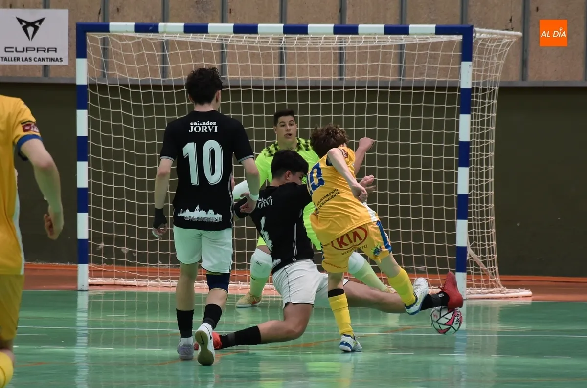 Foto 8 - El III Cadete se despide de su afici&oacute;n con victoria en un partido repleto de goles