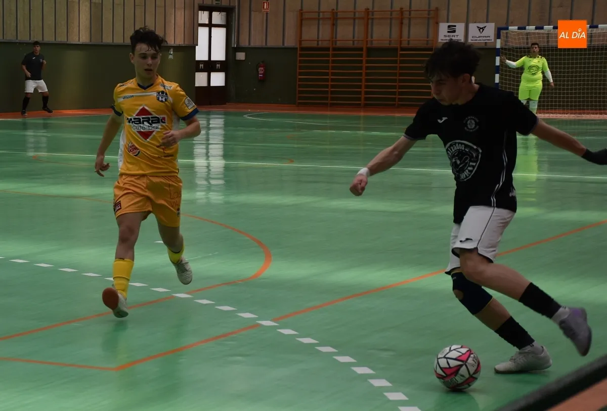Foto 9 - El III Cadete se despide de su afici&oacute;n con victoria en un partido repleto de goles