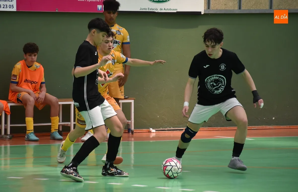 Foto 11 - El III Cadete se despide de su afici&oacute;n con victoria en un partido repleto de goles