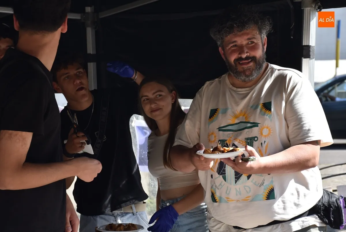 Foto 2 - Alumnos del IES Tierra y de Mirandela invitan a una ruta gastron&oacute;mica por el Sistema Solar