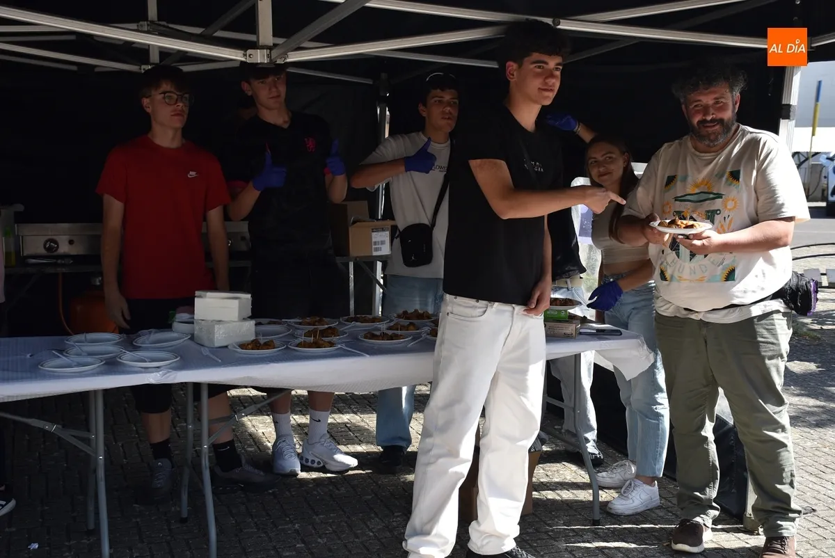 Foto 3 - Alumnos del IES Tierra y de Mirandela invitan a una ruta gastron&oacute;mica por el Sistema Solar