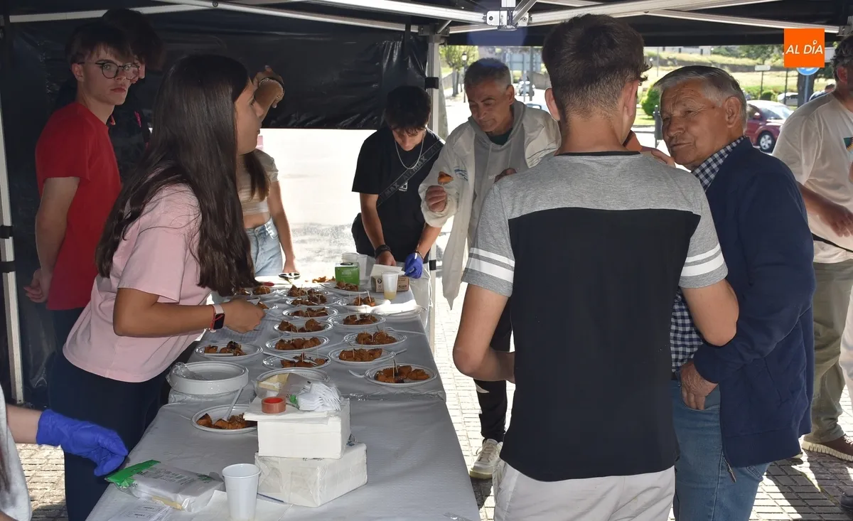 Foto 8 - Alumnos del IES Tierra y de Mirandela invitan a una ruta gastron&oacute;mica por el Sistema Solar