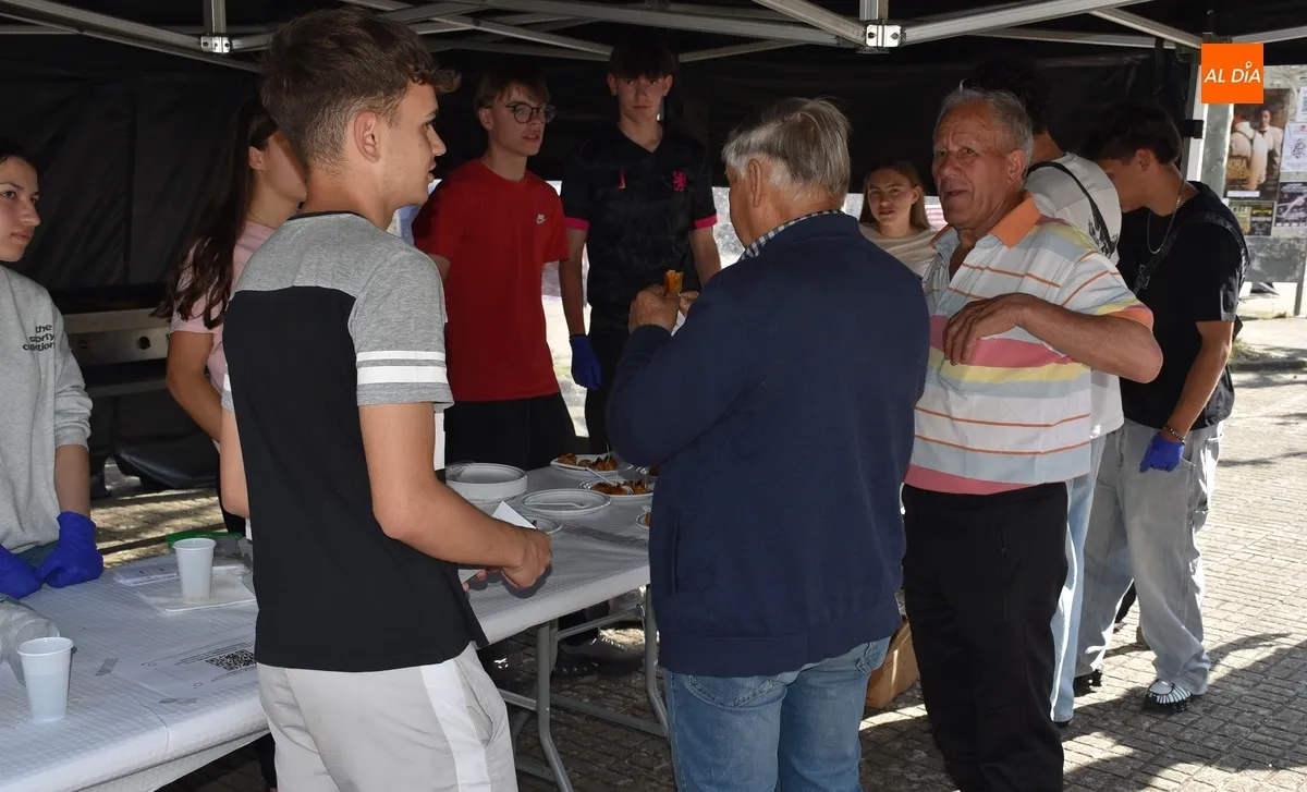 Foto 9 - Alumnos del IES Tierra y de Mirandela invitan a una ruta gastron&oacute;mica por el Sistema Solar