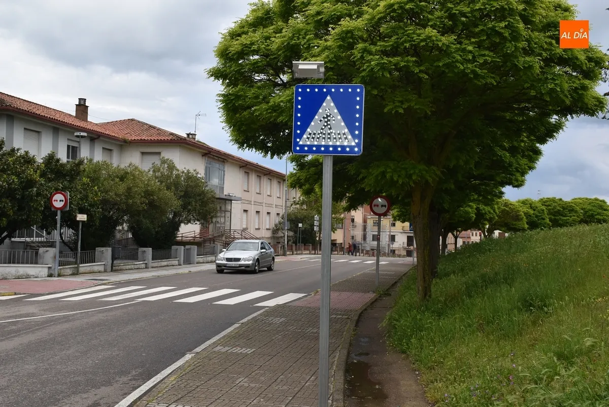 Foto 2 - Arranca la instalaci&oacute;n de 25 se&ntilde;ales luminosas para mejorar la seguridad vial