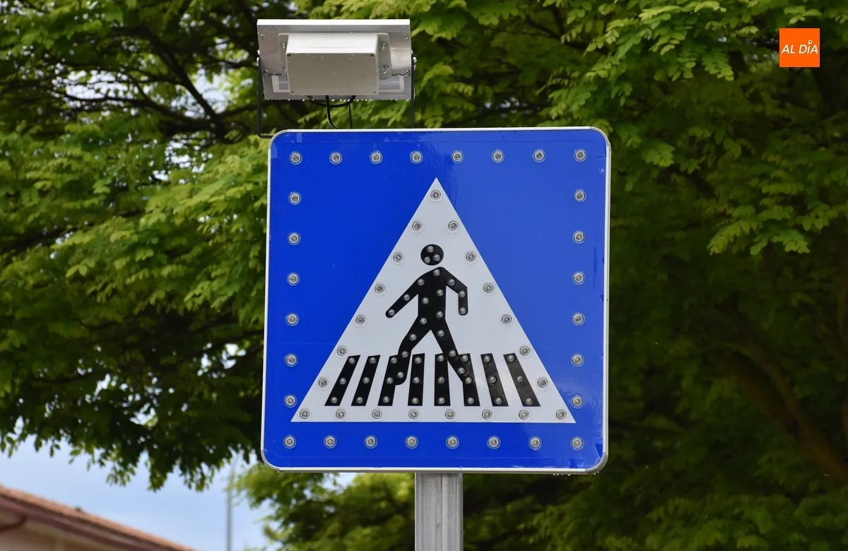 Foto 3 - Arranca la instalaci&oacute;n de 25 se&ntilde;ales luminosas para mejorar la seguridad vial