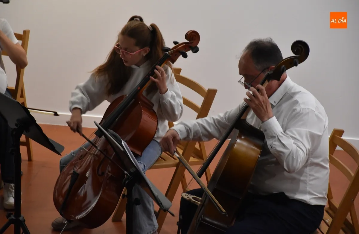 Foto 3 - Compositores cl&aacute;sicos gu&iacute;an la audici&oacute;n de los alumnos de Violonchelo